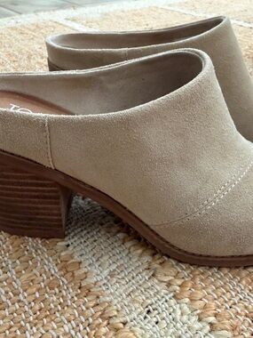Toms Tan Suede Slip-On Mule with Stacked Heel size 8.5. Great condition